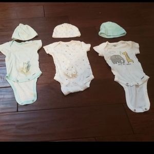 Baby Boys Gerber 0-3M Onesie Hat & Mitten Bundle
